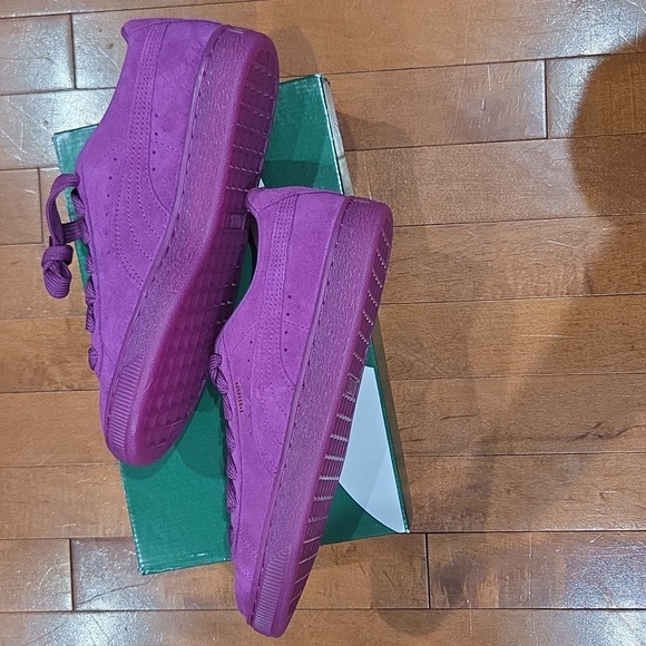 Puma Women's Vibrant Violet Suede Sneakers With Gummy Sole - Picture 8 of 10